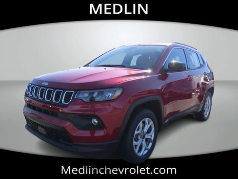 Used 2025 Jeep Compass Latitude image 4