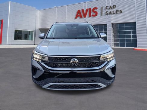 Used 2024 Volkswagen Taos SE image 2
