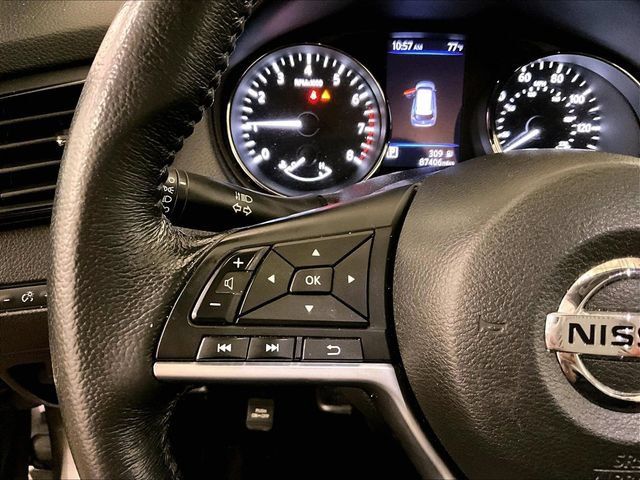 Used 2018 Nissan Rogue SV AWD/4WD image 18