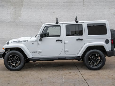 Used 2017 Jeep Wrangler Unlimited Sahara image 8