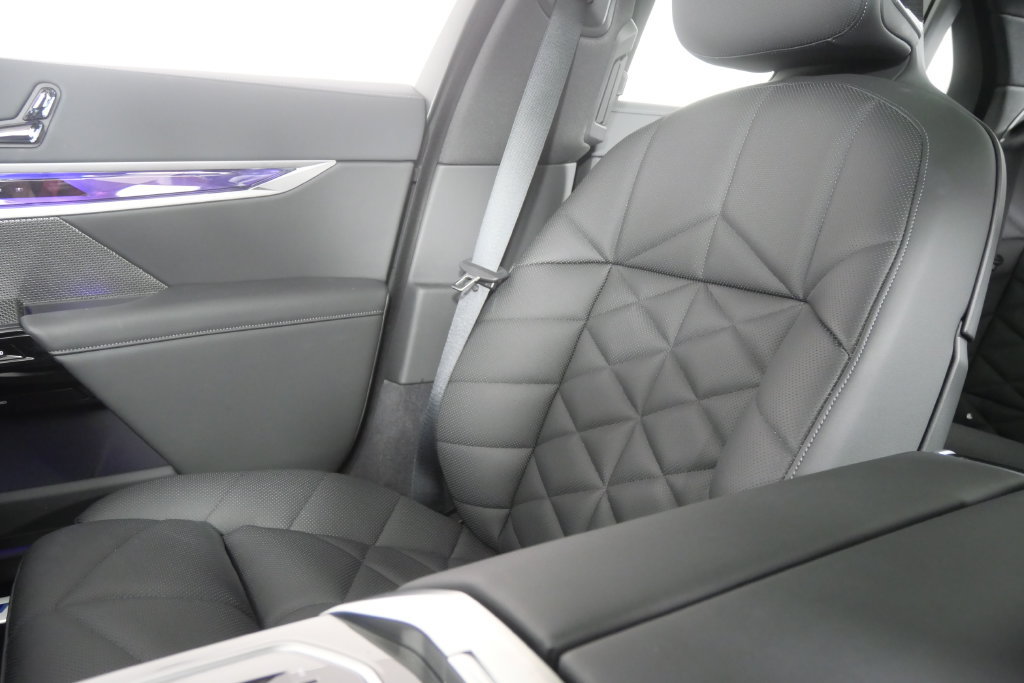 Certified 2026 BMW 740i RWD image 26