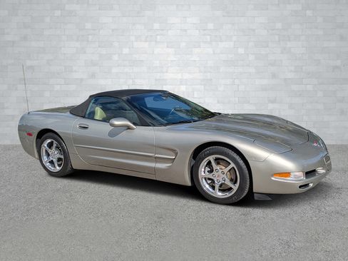 Used 2002 Chevrolet Corvette Convertible w/ Preferred Equipment Group2 image 2