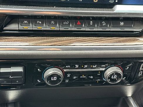 Used 2025 Chevrolet Silverado 1500 LT Trail Boss w/ LT Trail Boss Premium Package AWD/4WD image 19
