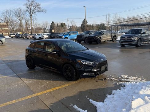 Used 2017 Ford Focus ST image 4