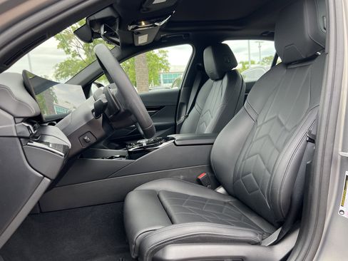 Used 2025 BMW 530i RWD image 16