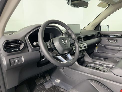 New 2025 Honda Pilot Touring image 4