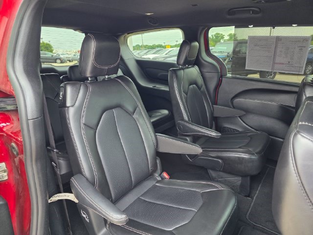 Certified 2025 Chrysler Pacifica Select FWD image 15