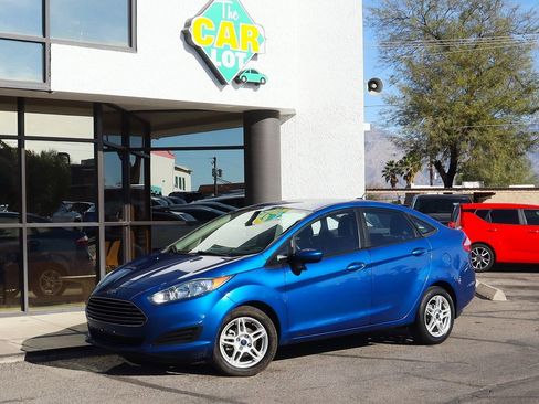 Used 2018 Ford Fiesta SE image 3