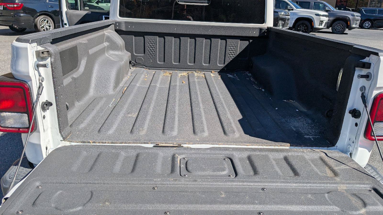 Used 2025 Jeep Gladiator Sport AWD/4WD image 13