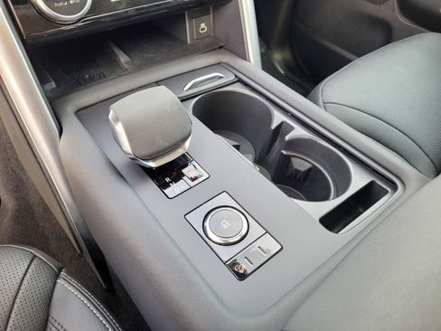 Used 2024 Land Rover Discovery S AWD/4WD image 20