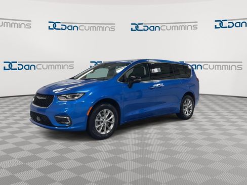 New 2026 Chrysler Pacifica Select image 4