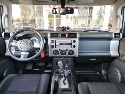 Used 2010 Toyota FJ Cruiser Base image 18
