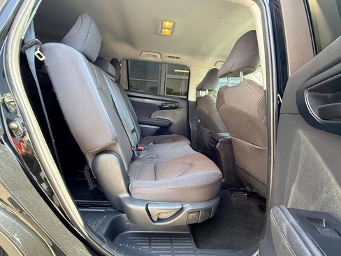 Used 2023 Toyota Highlander L FWD image 38