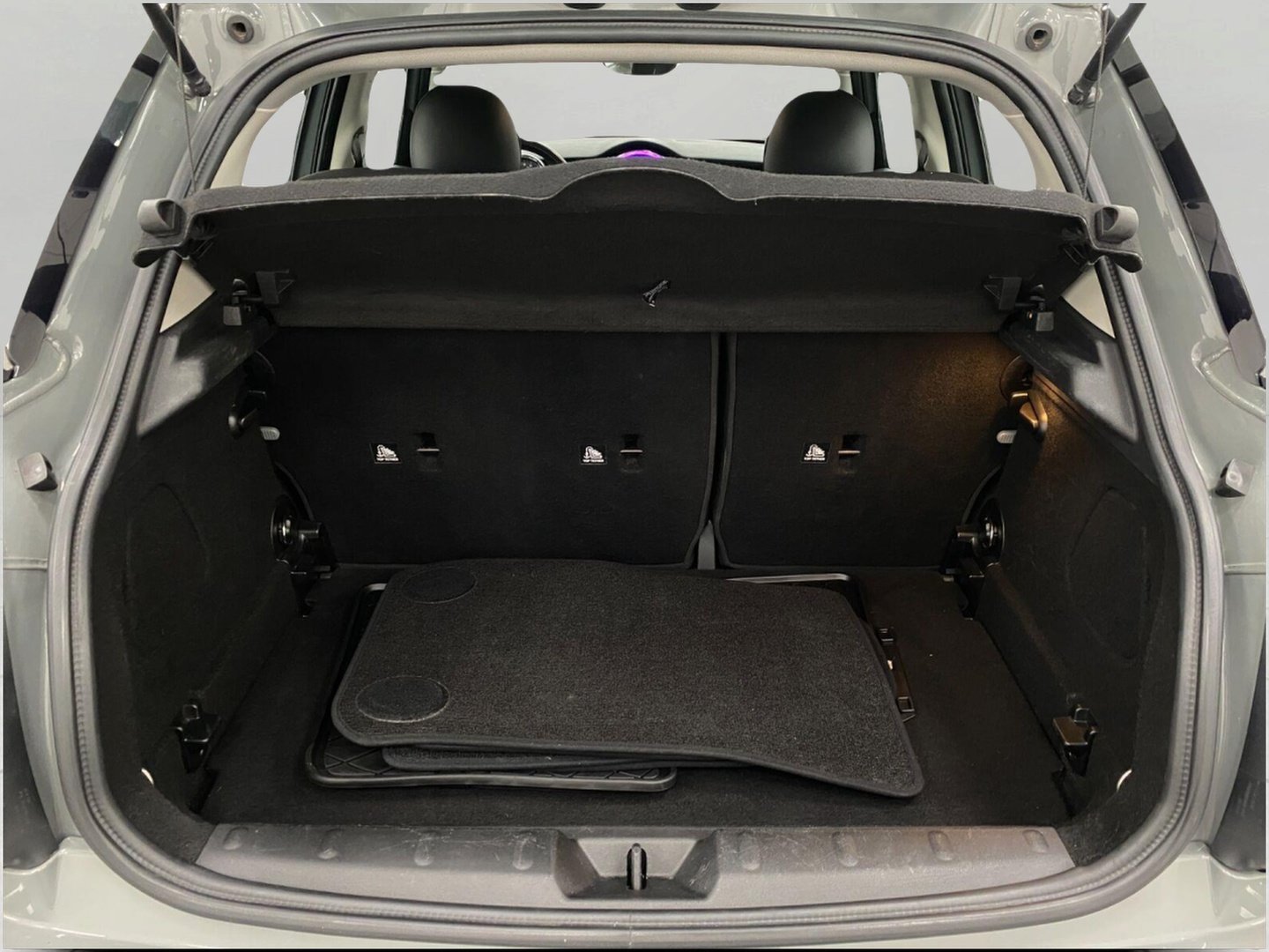 Used 2015 MINI Cooper 4-Door Hardtop FWD image 5