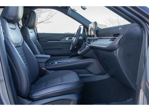 Used 2025 Ford Explorer ST-Line image 11