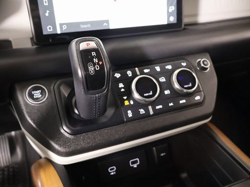 Used 2020 Land Rover Defender 110 HSE image 8