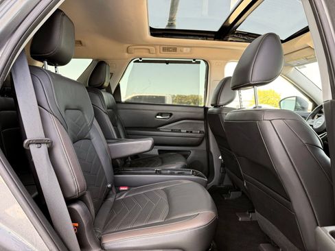 Used 2022 Nissan Pathfinder Platinum w/ Lighting Package (N93) AWD/4WD image 26