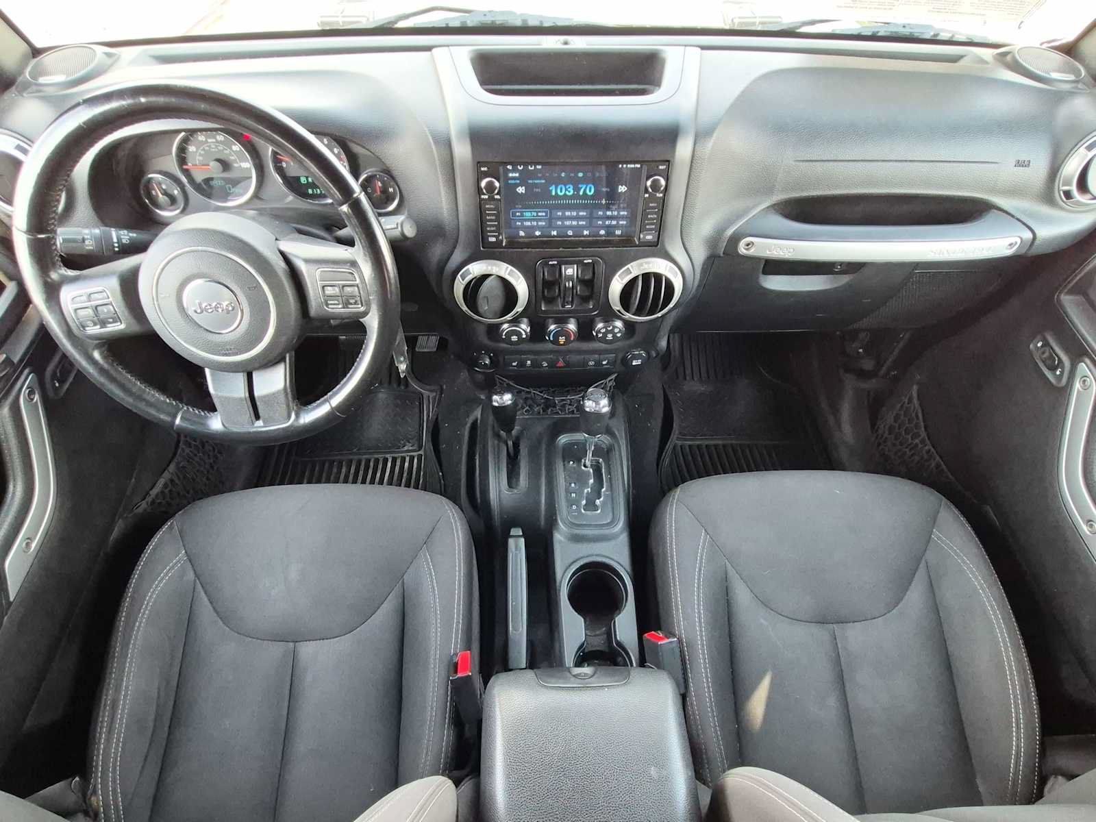 Used 2017 Jeep Wrangler Unlimited Sahara w/ Connectivity Group AWD/4WD image 15