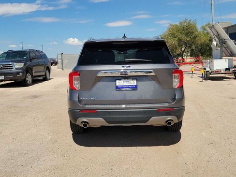 Used 2022 Ford Explorer Limited w/ Equipment Group 301A RWD image 7