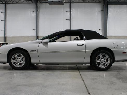 Used 1998 Chevrolet Camaro Z28 RWD image 26
