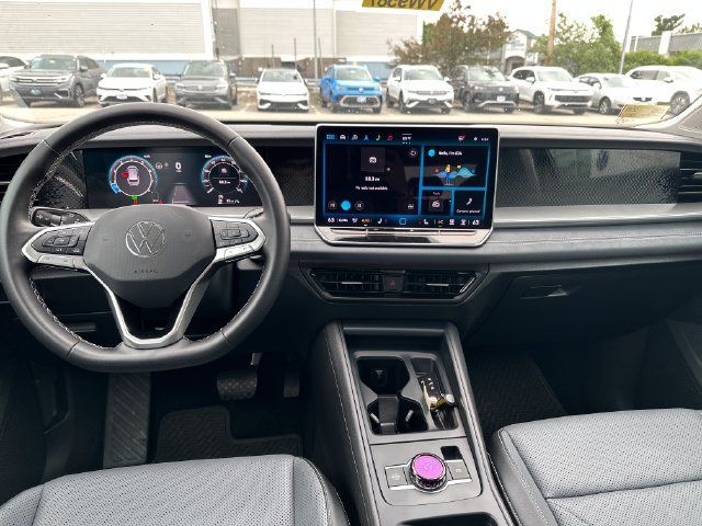 Certified 2025 Volkswagen Tiguan SE AWD/4WD image 16