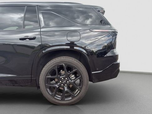 Used 2025 Chevrolet Traverse RS FWD image 29