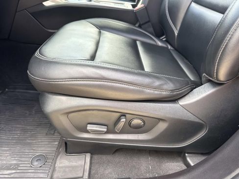 Used 2022 Ford Explorer XLT w/ Equipment Group 202A image 16