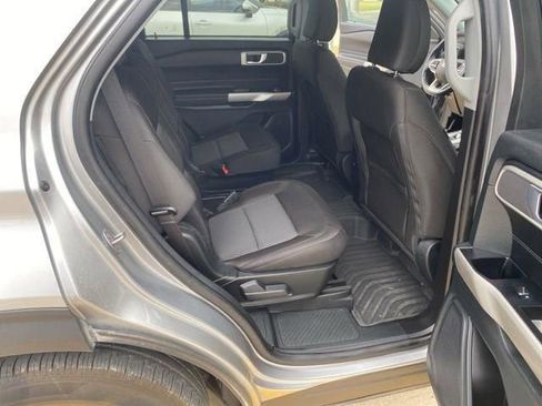 Used 2023 Ford Explorer XLT image 32