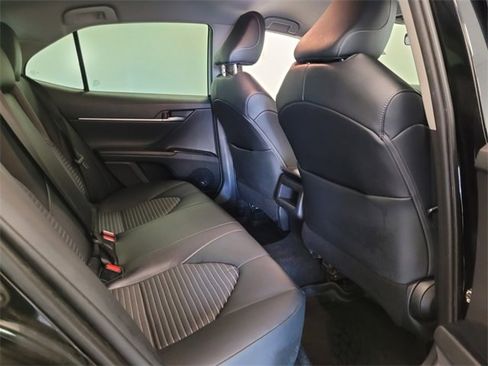 Used 2020 Toyota Camry SE image 14