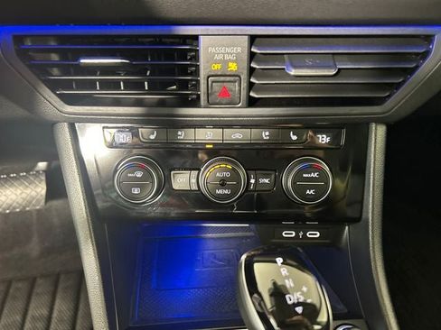Used 2024 Volkswagen Jetta SEL FWD image 21