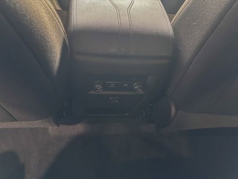 Used 2023 Chevrolet Traverse LT image 18