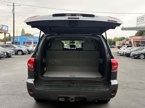 Used 2013 Toyota Sequoia SR5 w/ Premium Pkg AWD/4WD image 38