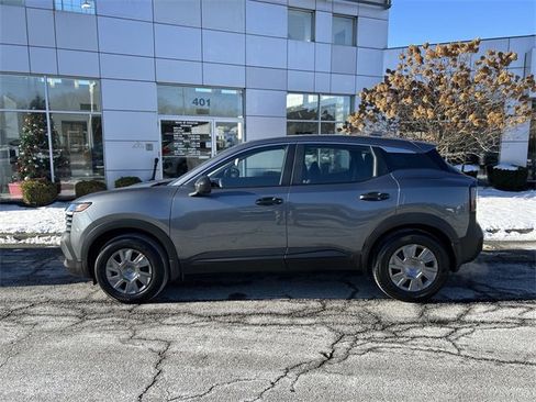 Used 2025 Nissan Kicks S image 5