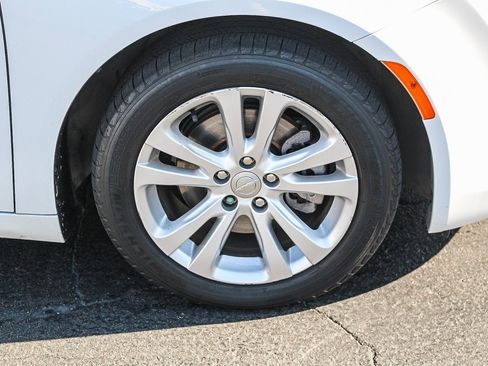 Used 2015 Chrysler 200 Limited image 13