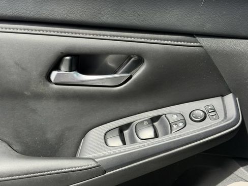 Used 2023 Nissan Sentra SV FWD image 23