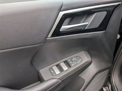 New 2025 Mitsubishi Outlander SE image 16