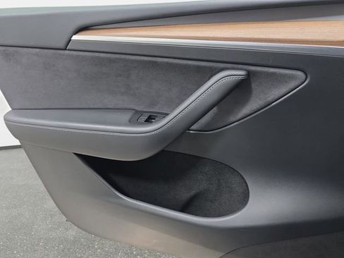 Used 2023 Tesla Model Y Long Range image 24