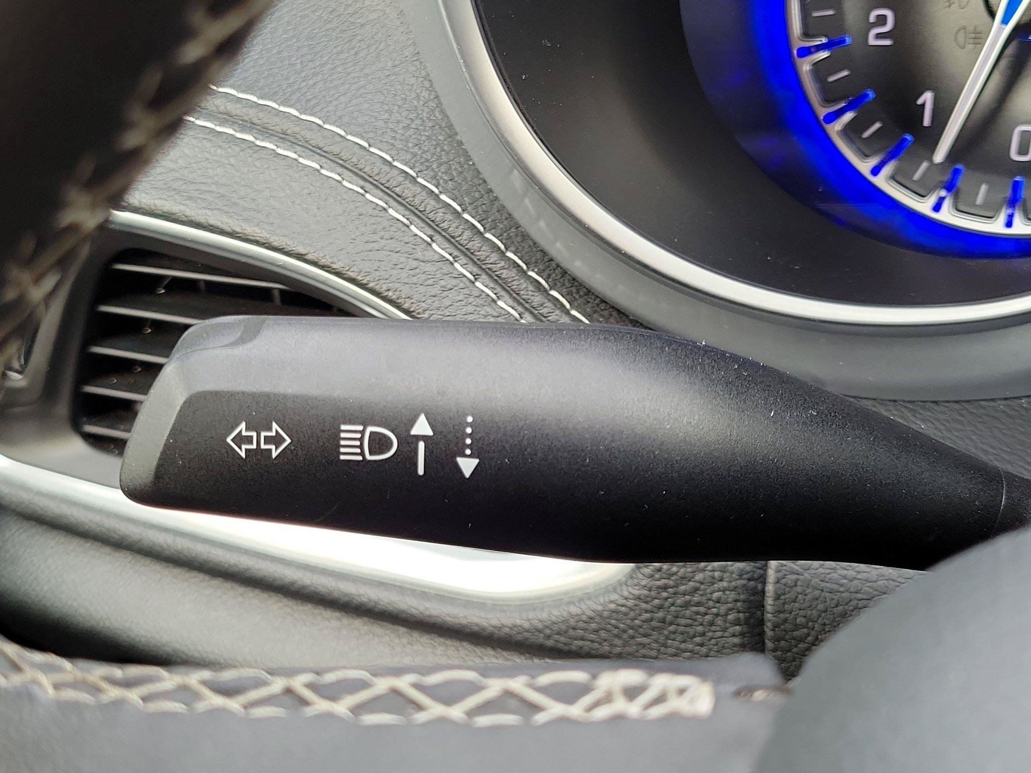 Used 2025 Chrysler Pacifica Limited FWD image 14