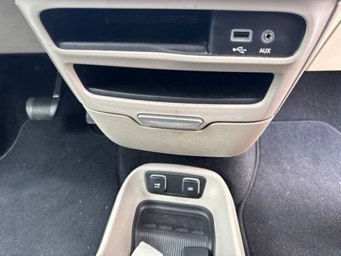 Used 2017 Chrysler Pacifica Touring FWD image 16