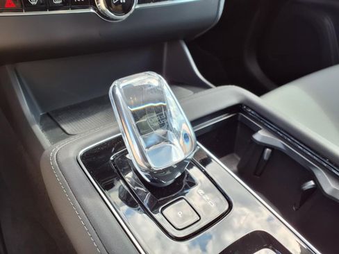 New 2025 Volvo XC90 B6 Core w/ Climate Package image 19