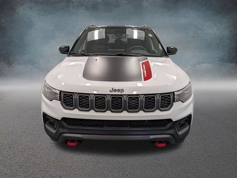 Used 2025 Jeep Compass Trailhawk w/ Trailhawk Elite Group AWD/4WD image 2