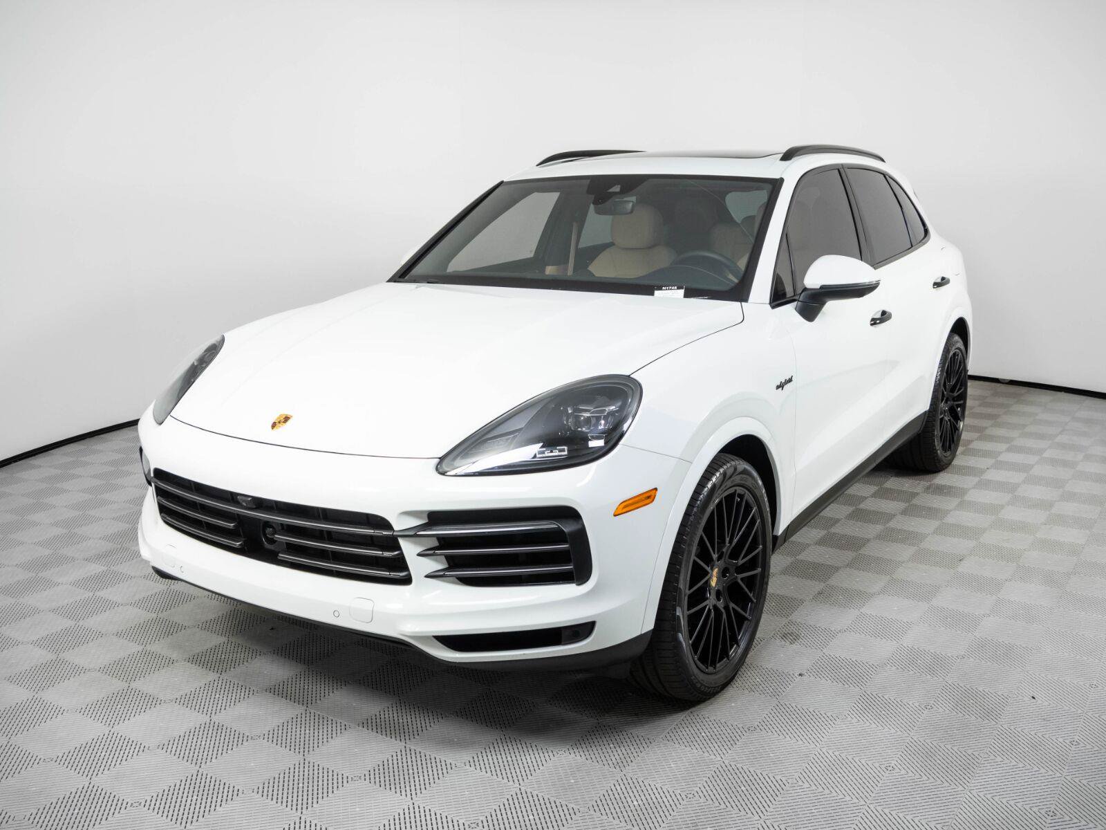 Certified 2023 Porsche Cayenne Platinum Edition AWD/4WD image 1