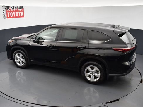 Used 2023 Toyota Highlander LE AWD/4WD image 21