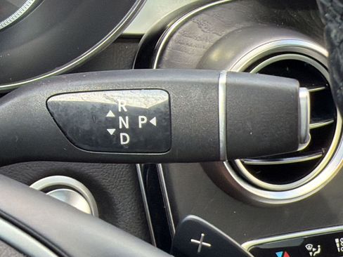 Used 2018 Mercedes-Benz GLC 300 4MATIC image 17