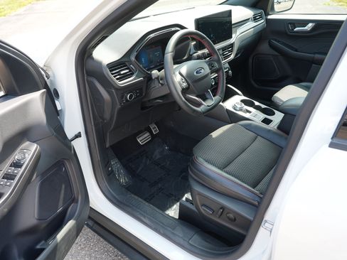 Used 2024 Ford Escape ST-Line w/ Tech Pack #1 AWD/4WD image 15