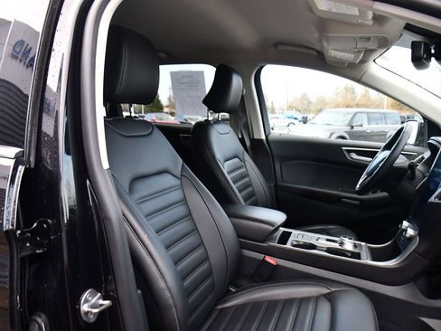 Used 2024 Ford Edge SEL w/ Convenience Package image 16