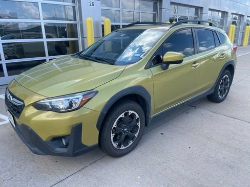 Used 2021 Subaru Crosstrek 2.0i Premium w/ Moonroof Package AWD/4WD image 2