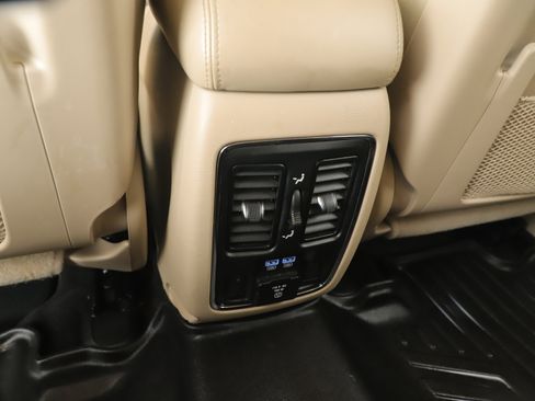 Used 2019 Jeep Grand Cherokee Limited image 25