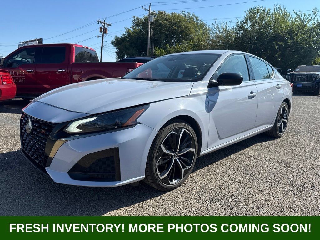 Used 2024 Nissan Altima 2.5 SR FWD image 5