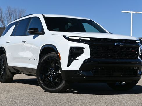 New 2026 Chevrolet Traverse RS w/ LPO, Floor Liner Package image 2